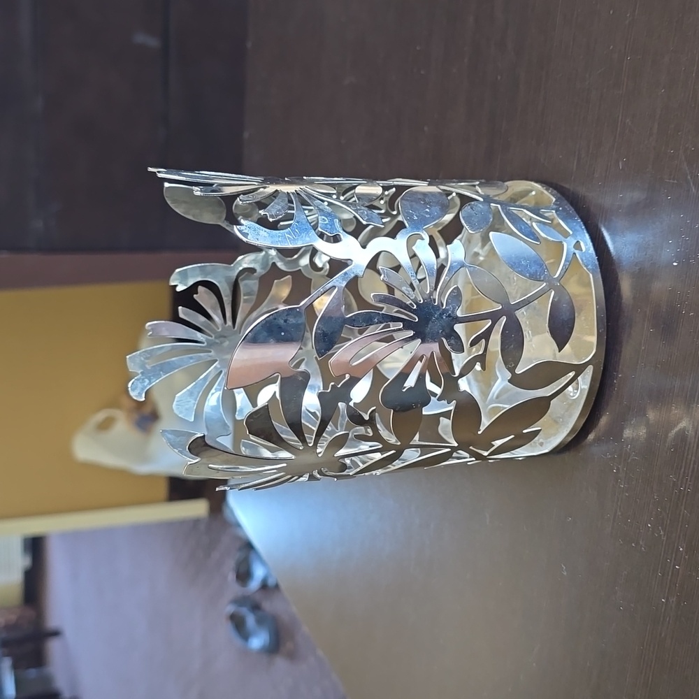 Bath & Body Works Candle Holder Flower Design